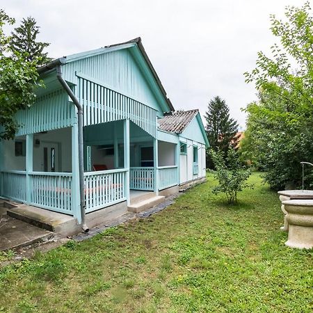 Penge Bungalok Hotel Balatonalmadi Exterior photo